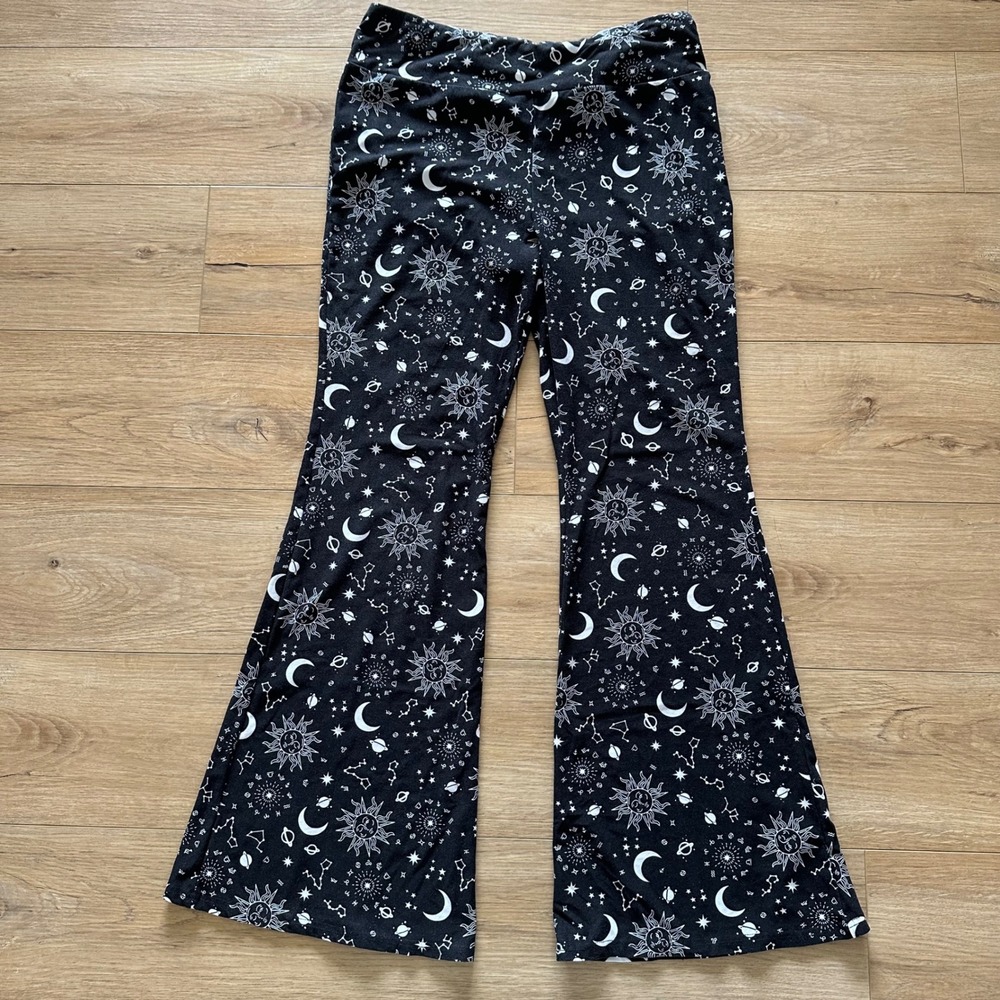 No Boundaries Celestial Sun Moon Star Flare Leggings Black White XL 15-17